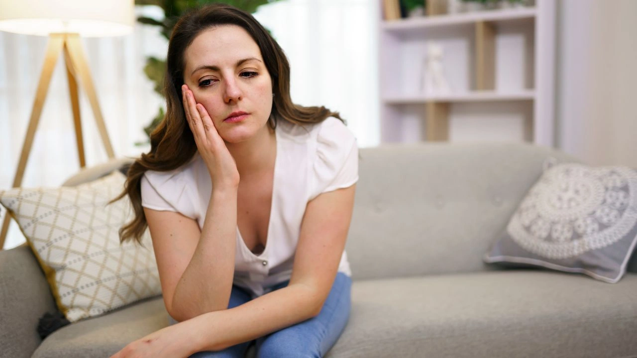 The most isolating moment of my adult life wasn’t solitude itself, but being surrounded by people who recognized my name yet had no glimpse of my thoughts, and realizing I had been performing a version of myself that no one could truly reach