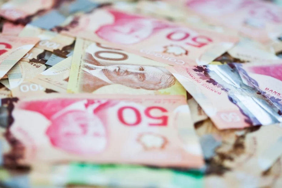 9 ways Canadians can still get cash from Ottawa before the tax deadline hits