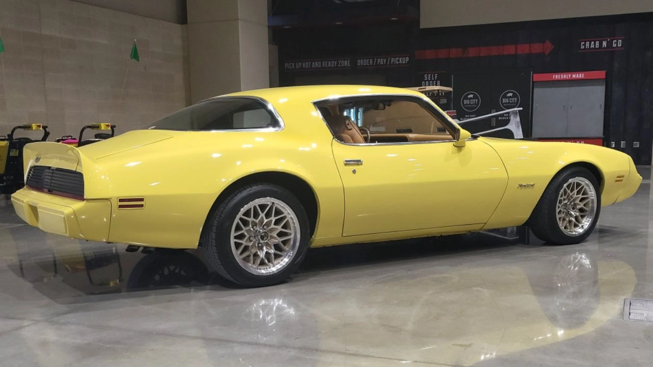 À 83 ans, il vend sa Pontiac Firebird 100 % d’origine car il ne peut plus utiliser l’embrayage