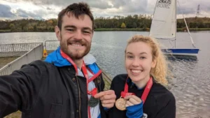 Après avoir développé une maladie neurologique liée au rugby, un homme de 29 ans ne peut plus marcher et dépend d’une alimentation par sonde