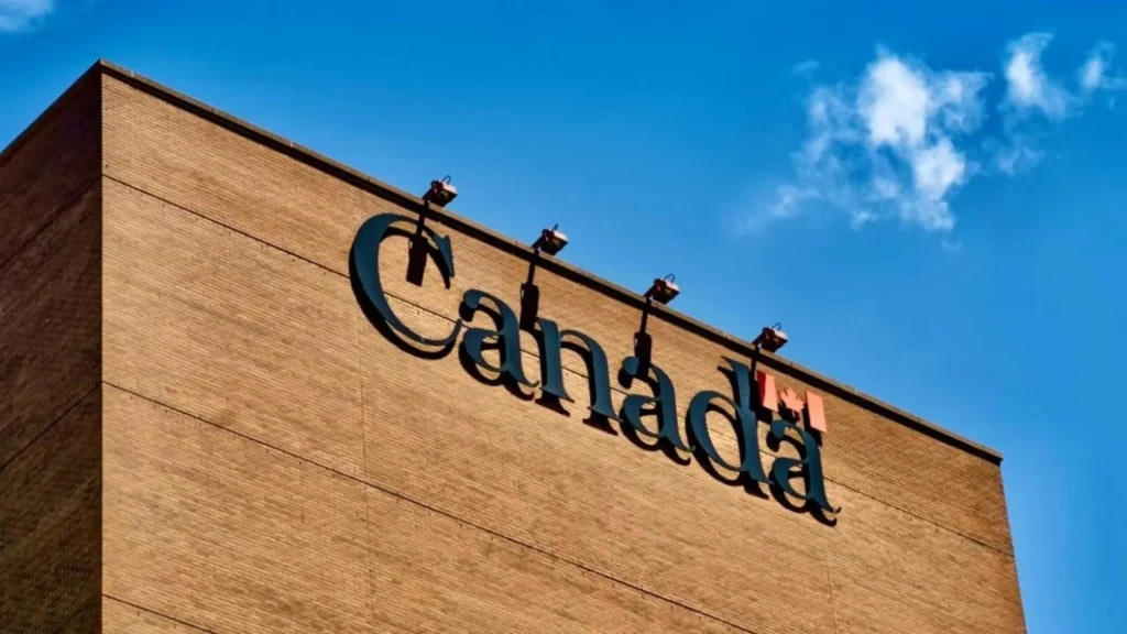 Au Canada, des postes gouvernementaux accessibles sans diplôme ou avec un sec.5, rémunérés jusqu’à 73 595 $ annuellement