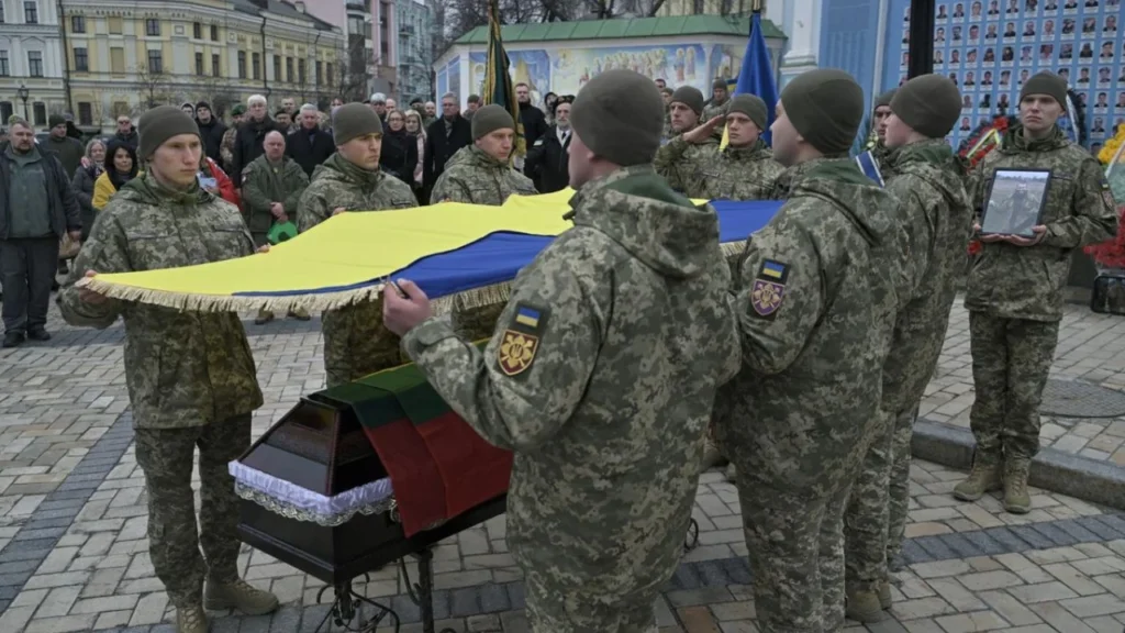 Guerre en Ukraine : face à une demande en forte hausse, les autorités russes autorisent l’usage de cercueils en carton en Crimée, plafonnés à 38 euros