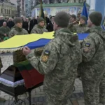 Guerre en Ukraine : face à une demande en forte hausse, les autorités russes autorisent l’usage de cercueils en carton en Crimée, plafonnés à 38 euros