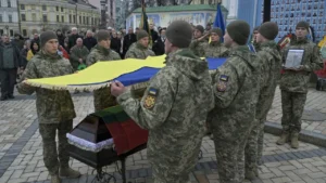 Guerre en Ukraine : face à une demande en forte hausse, les autorités russes autorisent l’usage de cercueils en carton en Crimée, plafonnés à 38 euros