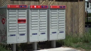 Postes Canada met fin à la livraison du courrier à domicile dans trois villes du Québec