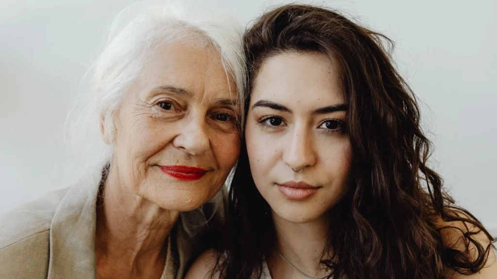 Selon certaines études, les enfants adultes qui ressortent fatigués après avoir vu des parents soutenants ne manquent pas de reconnaissance, ils vivent une charge mentale liée au fait de recevoir simultanément affection et critique, ce qui perturbe leur système nerveux