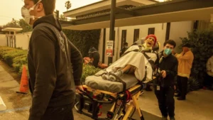 Un incendie dans une résidence pour aînés entraîne l’évacuation de plus de 60 personnes, prises en charge par les pompiers