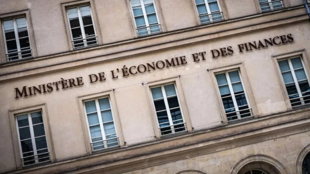 Une secrétaire du secteur privé doit économiser près d’un million pour une retraite comparable à celle d’une fonctionnaire