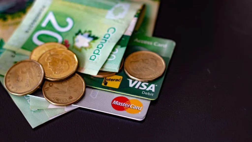 Voici les raisons pour lesquelles le dollar canadien est si faible face au dollar américain