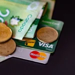 Voici les raisons pour lesquelles le dollar canadien est si faible face au dollar américain