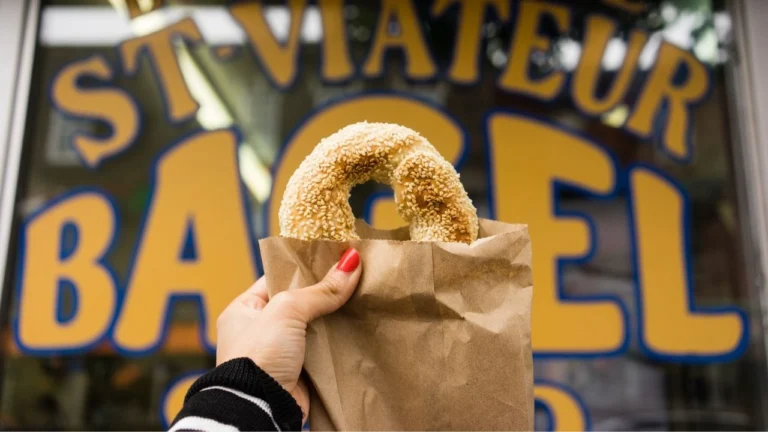 Bagels de Montréal poutine et guide gastronomique de Montréal à ne pas manquer