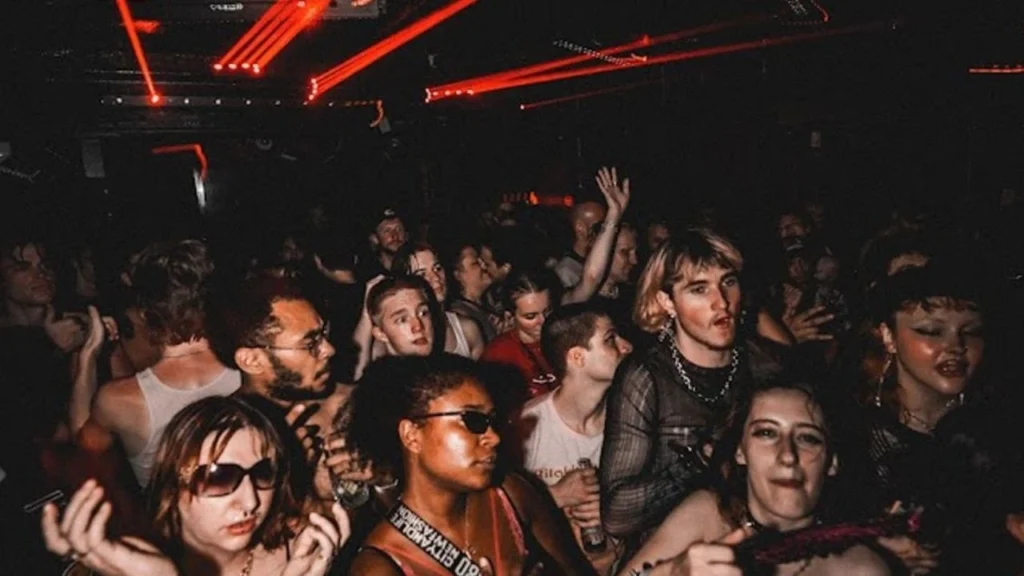 Découvrir la vie nocturne à Montréal bars clubs et musique en direct