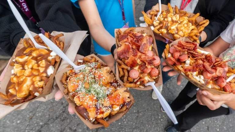 Guide gastronomique du Québec pour découvrir la poutine, la tarte au sucre et les plats locaux