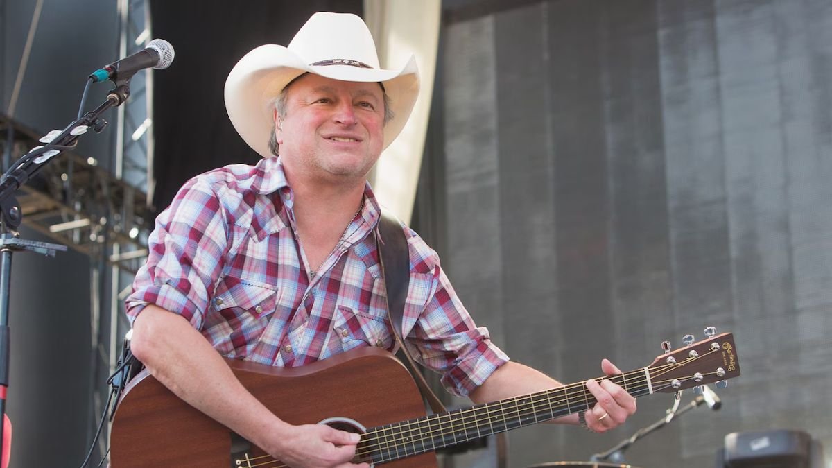 Country Music Star Reveals Longtime Bandmate Died on Tour Bus