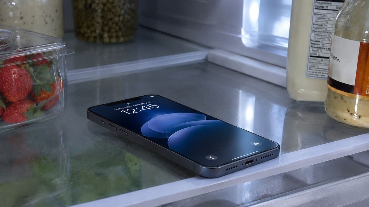 Heatwaves Drive Repair Shop Boom as People Try Cooling Phones in Fridges