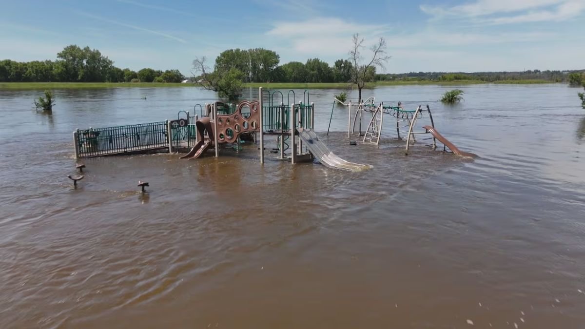 ‘The Crest Could Be Within 24 Hours,’ Brandon Mayor Says as City Continues Flood Preparations